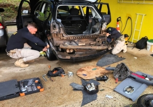 PRF localiza pacotes de crack escondidos em lataria de carro na BR-480 em Chapecó