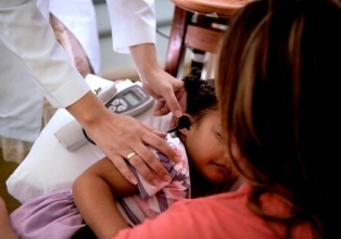 Teste da orelhinha: médico explica importância do exame nos primeiros meses de idade