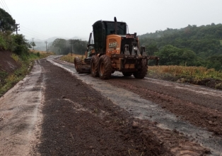 Obras na estrada Treze Tílias à Salto Veloso continuam.