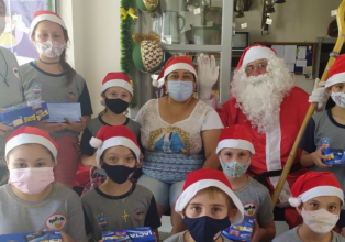 Encerramento do ano letivo de Iomerê foi marcado pela presença do Papai Noel nas escolas