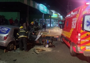 Motoboy e carro de aplicativo colidem e duas pessoas ficam feridas em Videira
