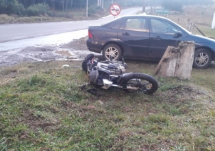Choque entre carro e moto deixa motociclista gravemente ferido em Caçador