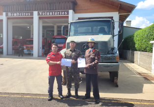 Exército Brasileiro doa caminhão 4x4 para Bombeiros Voluntários de Treze Tílias