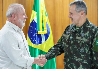 Para curar fratura no nível de confiança, Lula troca o comandante do Exército