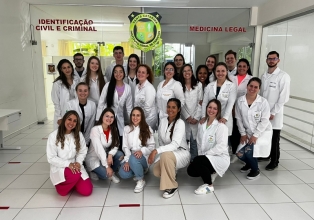 Estudantes de Farmácia realizam visita à Polícia Científica em Florianópolis