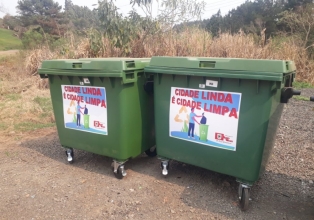 Prefeitura de Treze Tílias adquire contêineres para melhorar a coleta de lixo