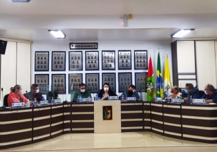 Legislativo de Salto Veloso realiza sessão solene de homenagens