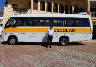 Administração de Arroio Trinta adquire micro-ônibus para o setor de Educação