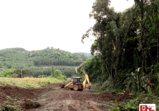 Obras da estrada de acesso entre Treze Tílias a Salto Veloso, entram em fase de finalização