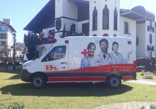 Administração municipal de Treze Tílias adquire nova ambulância.