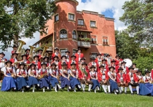 Banda dos Tiroleses se apresenta em evento do primeiro ato do Governador Jorginho Mello